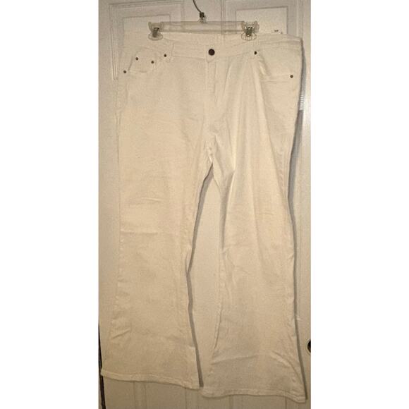 Women’s white flare leg jeans size 4X great condition - Picture 1 of 2